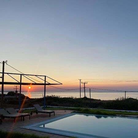 Cristelia Seafront & Pool Villa Lakhania Eksteriør bilde